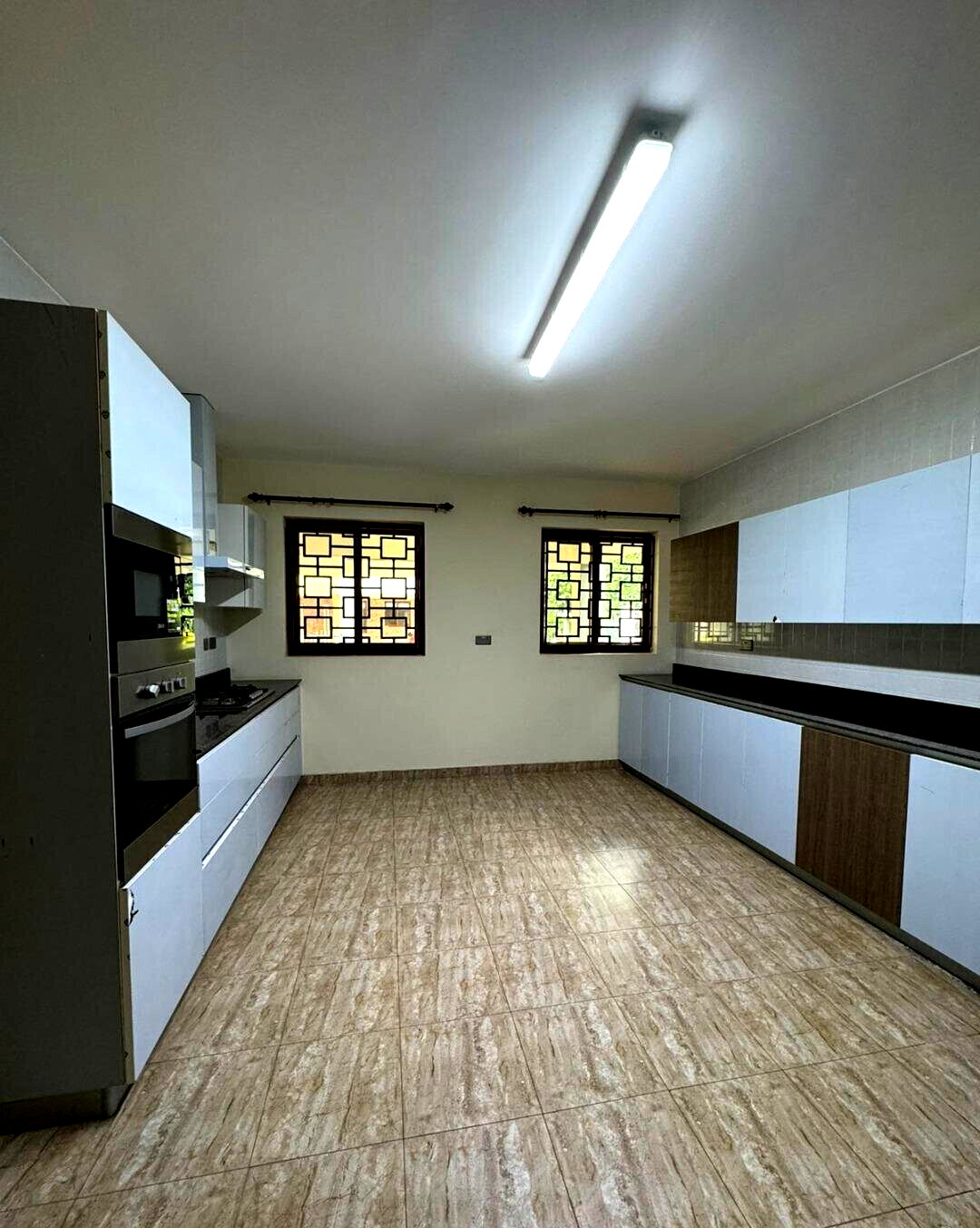 Heated Pool & Italian Kitchen Townhouse - Lavington