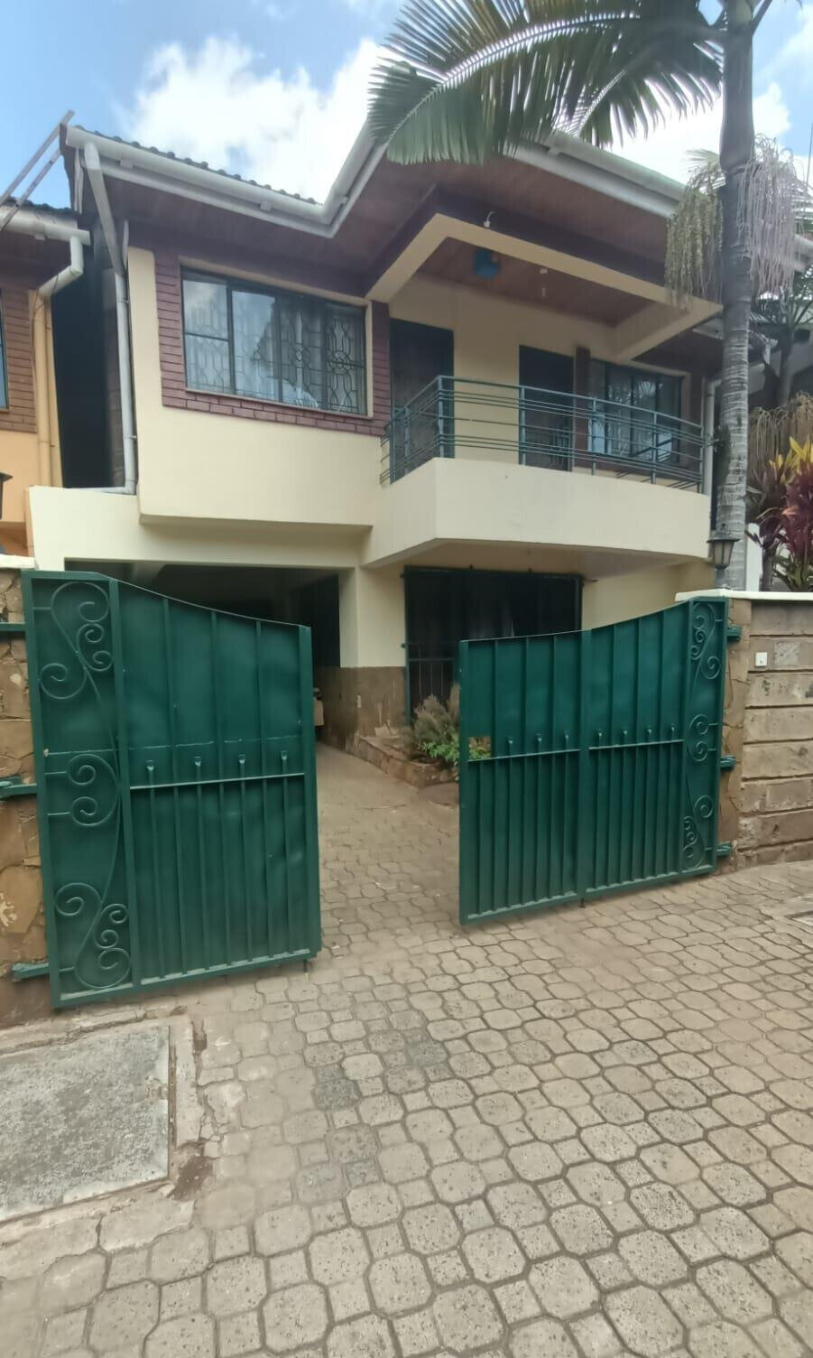 5-Ensuite Townhouse with Family Room & DSQ - Lavington Gated
