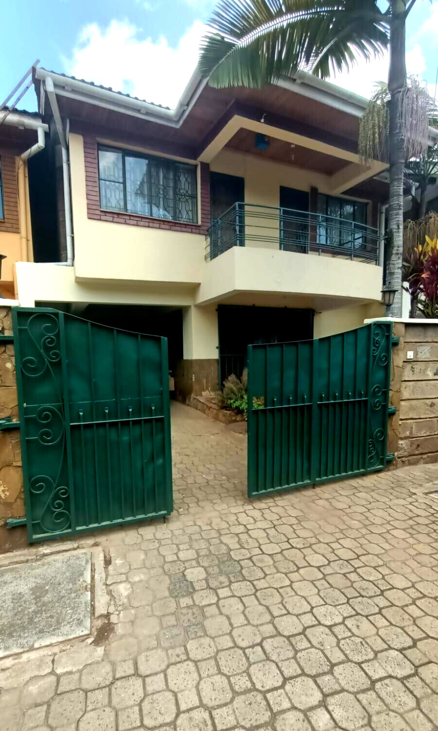 5-Ensuite Townhouse with Family Room & DSQ - Lavington Gated