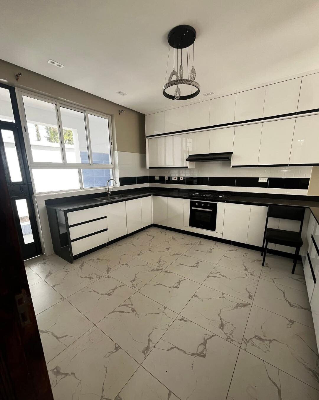 4BR All En-Suite Villa with Private SQ in Gated Community - Kiserian