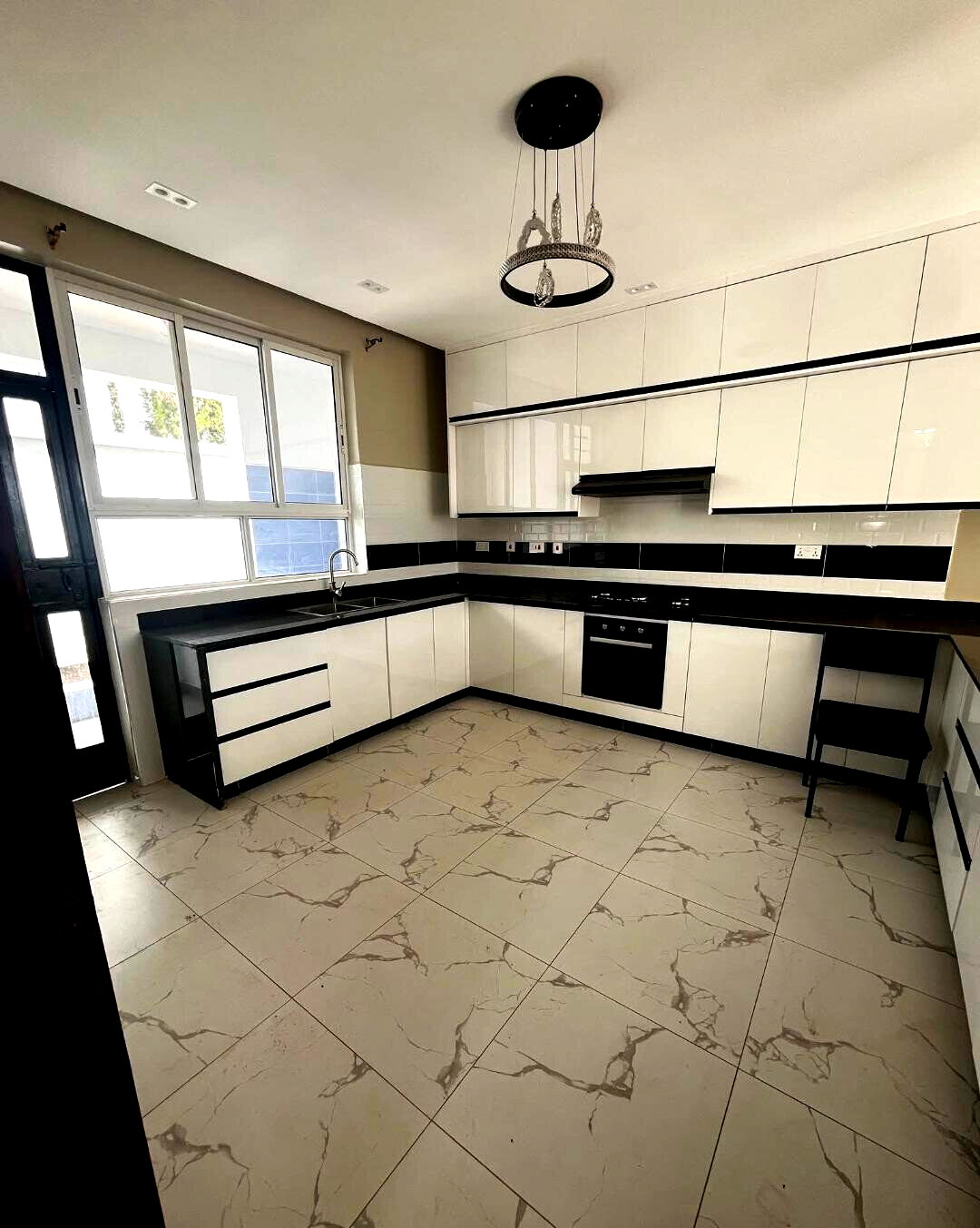4BR All En-Suite Villa with Private SQ in Gated Community - Kiserian