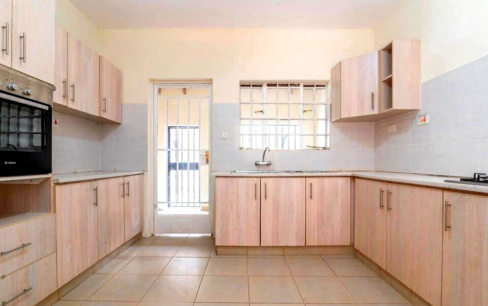 5BR All-Ensuite Townhouse with Private Garden & Terrace - Kileleshwa