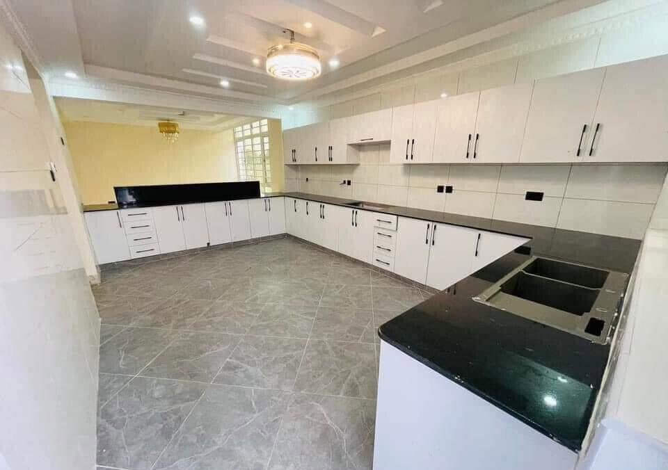 5BR All-Ensuite Townhouse with Rooftop Terrace & Ready Title - Ruiru