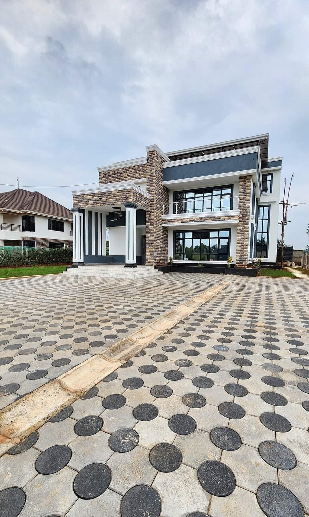 5BR All-Ensuite Townhouse with Rooftop Terrace & Ready Title - Ruiru