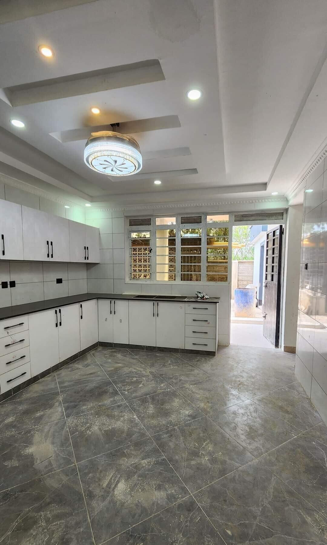 5BR All-Ensuite Townhouse with Rooftop Terrace & Ready Title - Ruiru