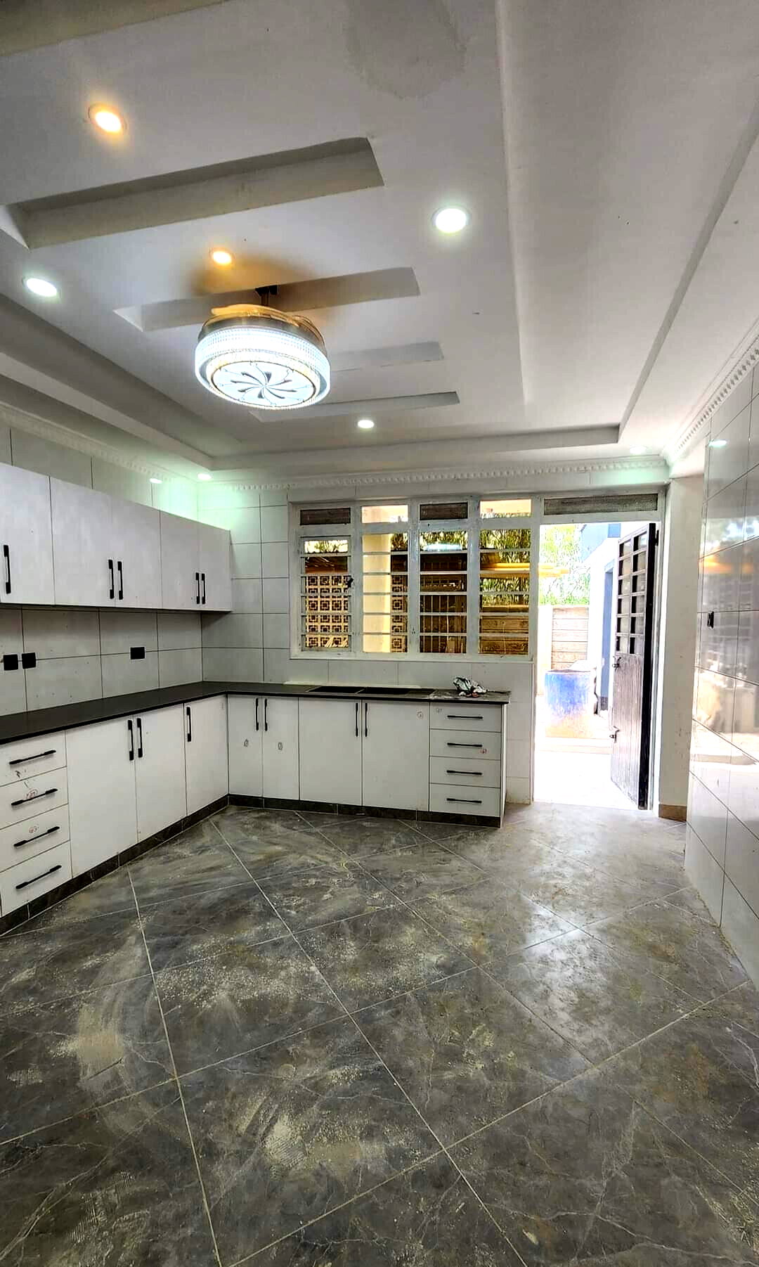 5BR All-Ensuite Townhouse with Rooftop Terrace & Ready Title - Ruiru