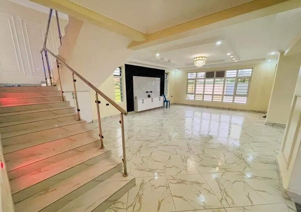5BR All-Ensuite Townhouse with Rooftop Terrace & Ready Title - Ruiru