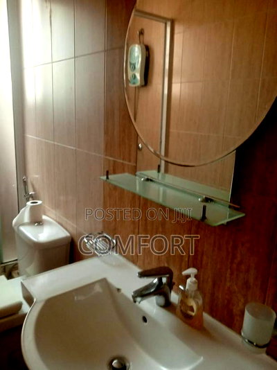 5bdrm Mansion in Lavington Green for rent - Image 8