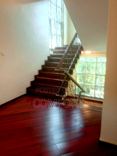 5bdrm Mansion in Lavington Green for rent - Image 10