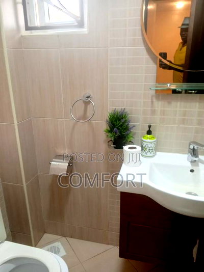 5bdrm Mansion in Lavington Green for rent - Image 13