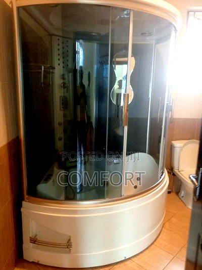 5bdrm Mansion in Lavington Green for rent - Image 11