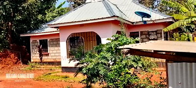 3 Bedrooms Kamiu - Image 1