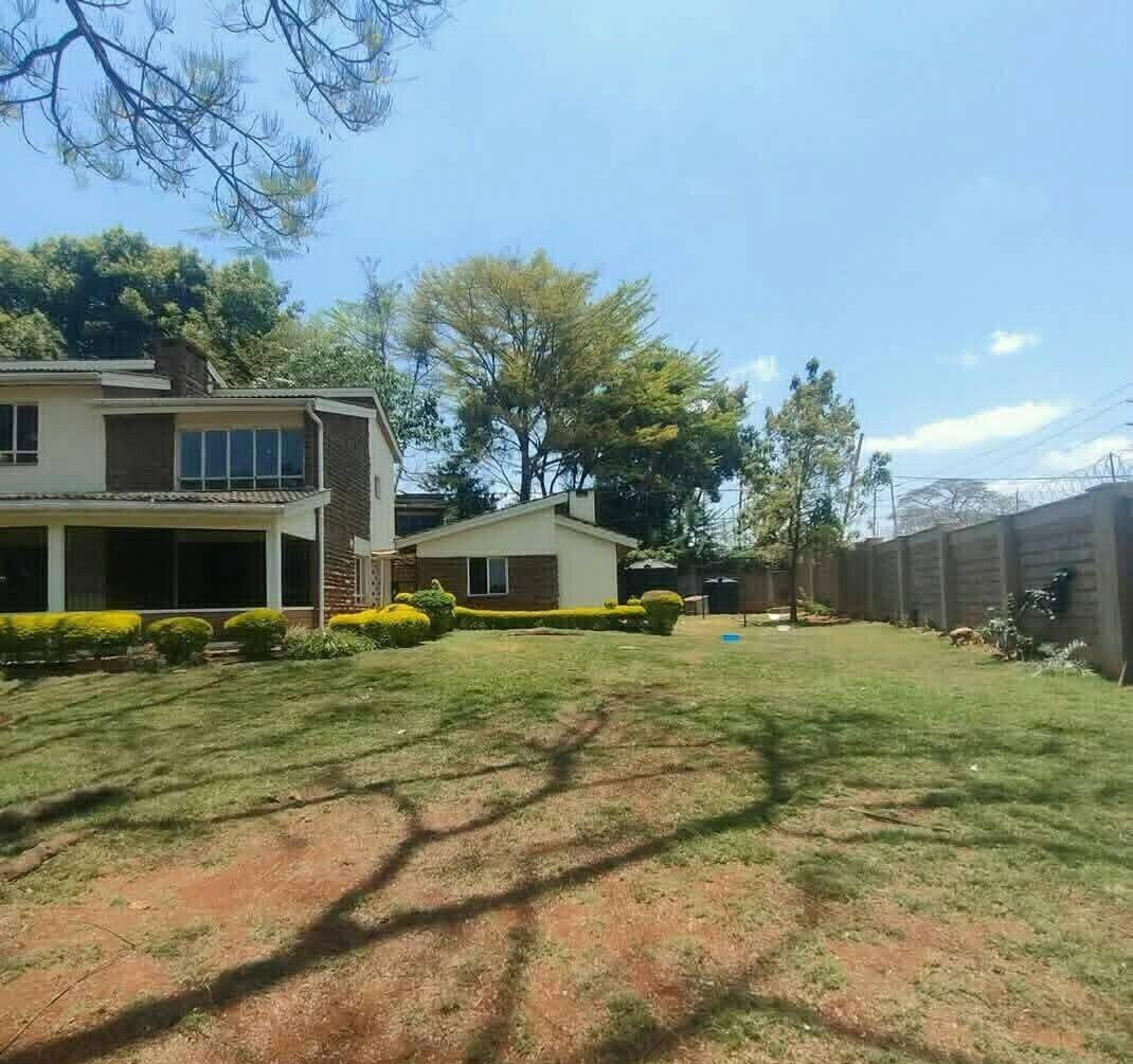 4-Ensuite Home with Fireplace & DSQ on Half-Acre - Thigiri