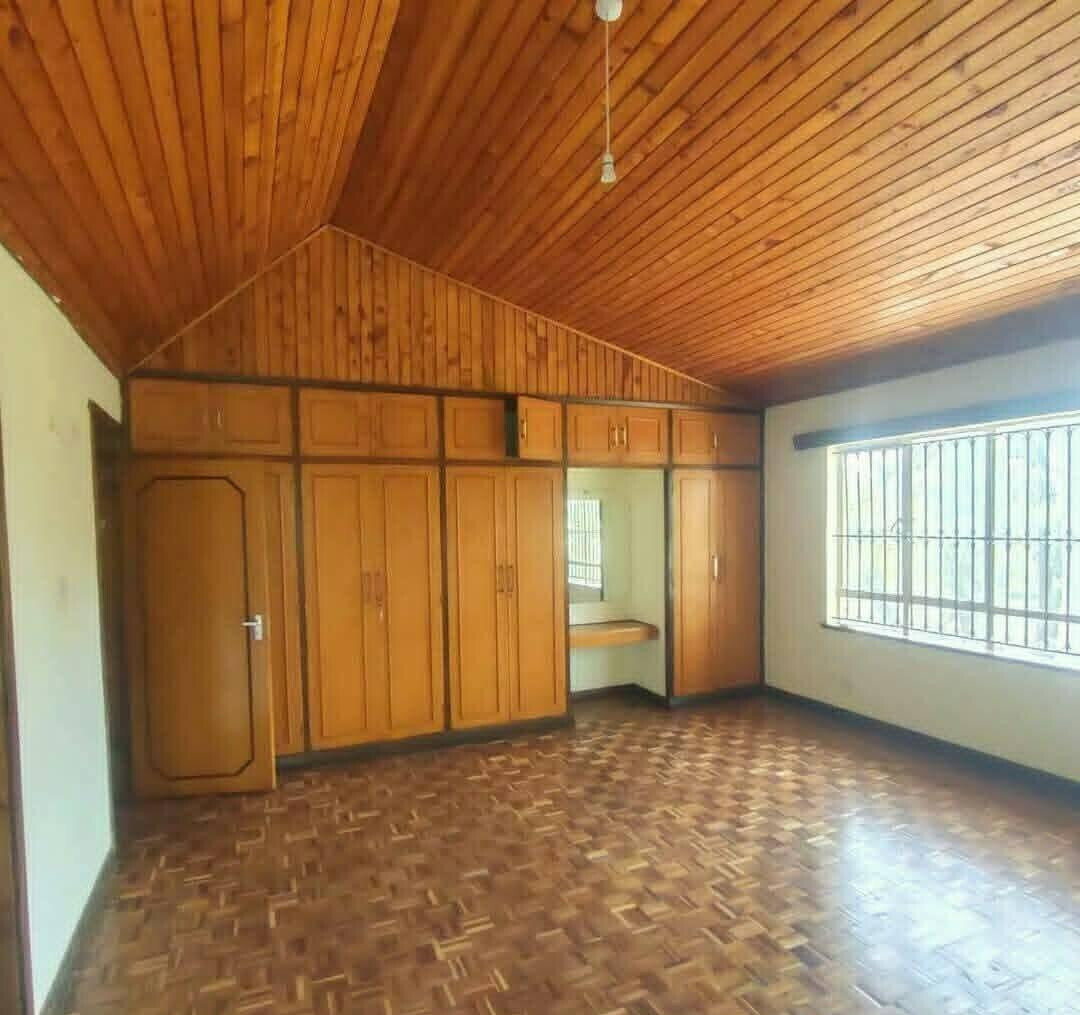 4-Ensuite Home with Fireplace & DSQ on Half-Acre - Thigiri