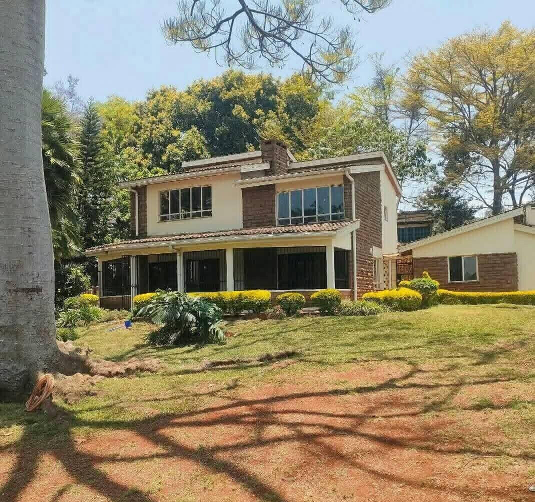 4-Ensuite Home with Fireplace & DSQ on Half-Acre - Thigiri