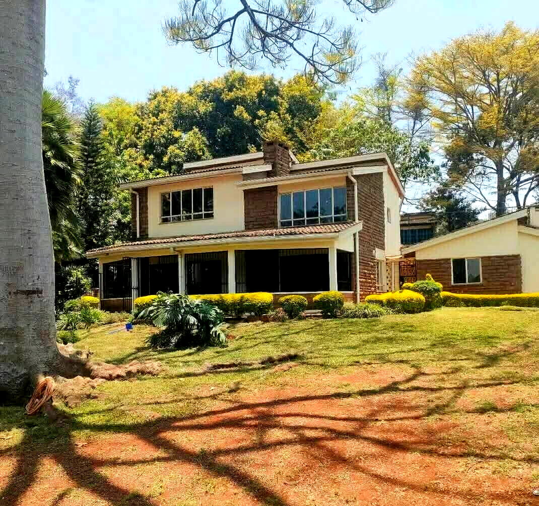 4-Ensuite Home with Fireplace & DSQ on Half-Acre - Thigiri