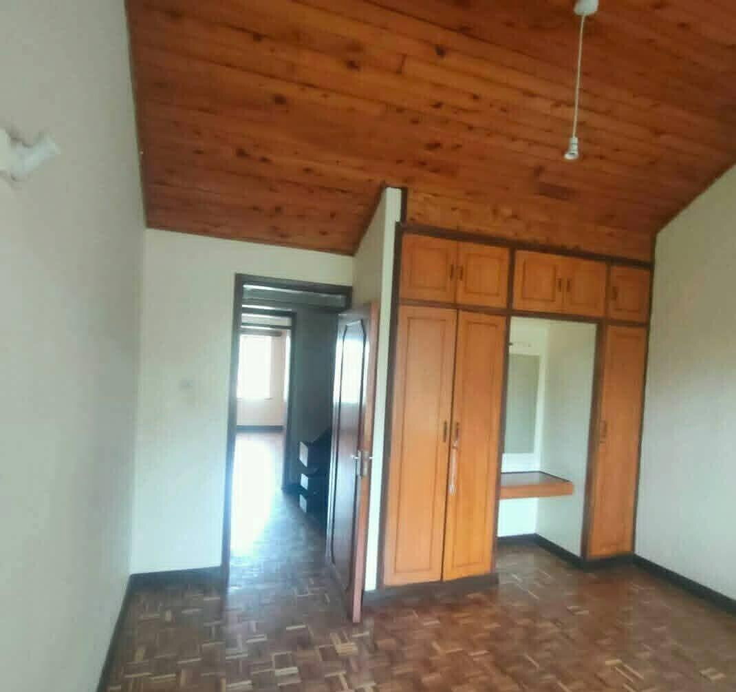 4-Ensuite Home with Fireplace & DSQ on Half-Acre - Thigiri