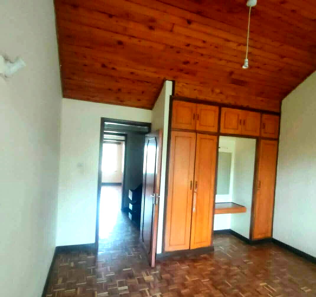 4-Ensuite Home with Fireplace & DSQ on Half-Acre - Thigiri