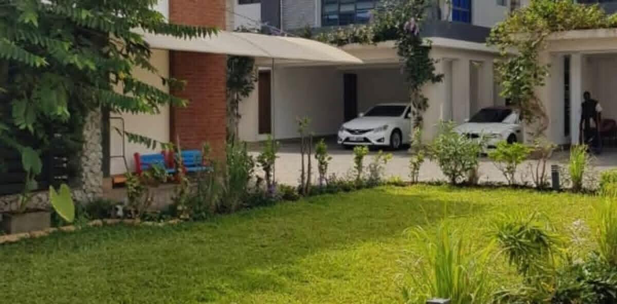 4-Ensuite Home with Fireplace & DSQ on Half-Acre - Thigiri