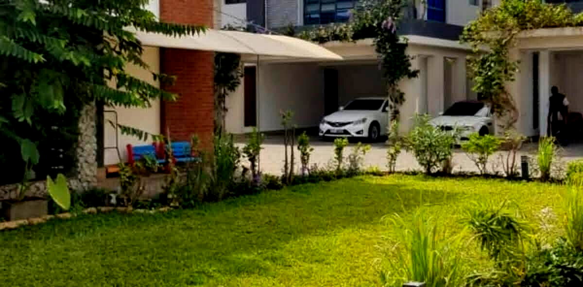 4-Ensuite Home with Fireplace & DSQ on Half-Acre - Thigiri