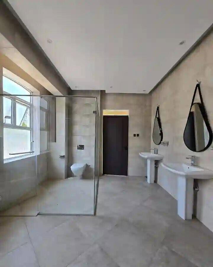 5-Bed All-Ensuite Villa with Pool & Rooftop Offices - Runda Evergreen