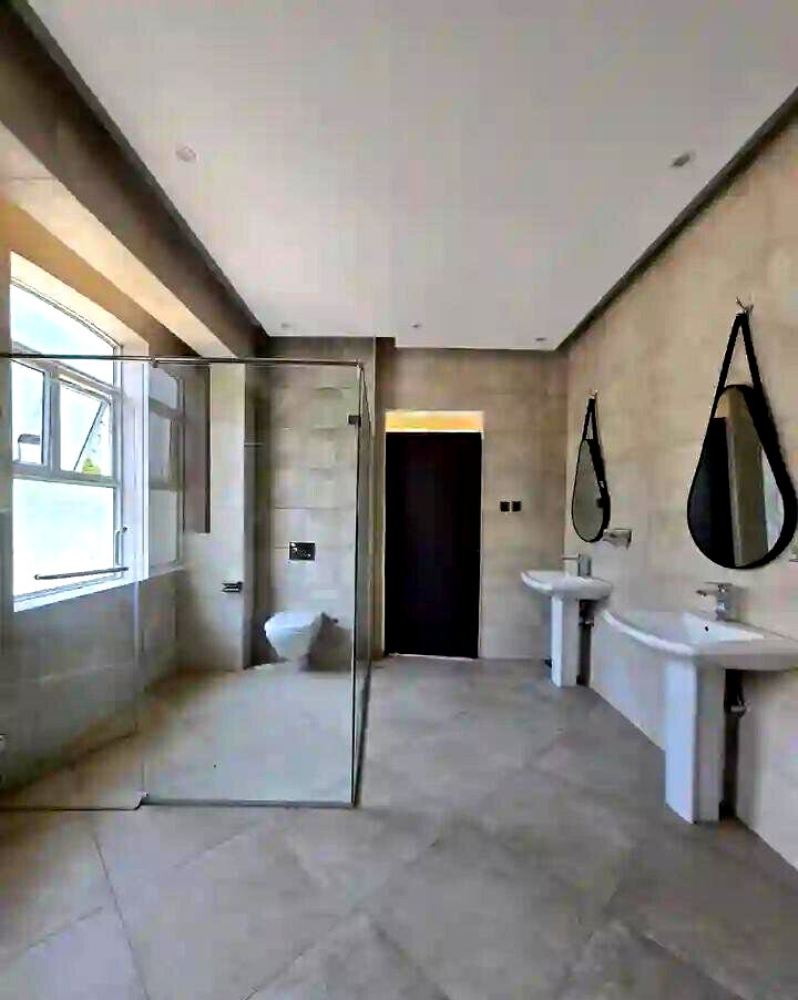 5-Bed All-Ensuite Villa with Pool & Rooftop Offices - Runda Evergreen