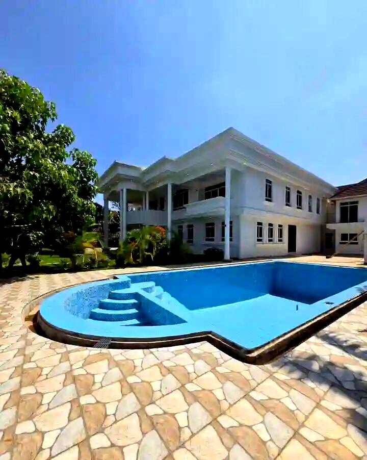 5-Bed All-Ensuite Villa with Pool & Rooftop Offices - Runda Evergreen