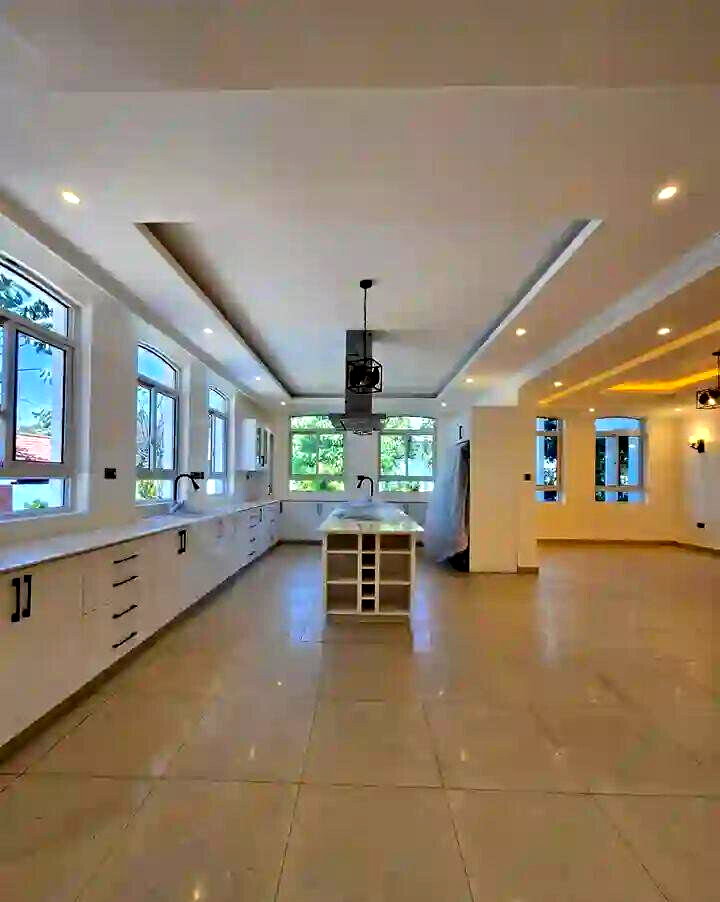 5-Bed All-Ensuite Villa with Pool & Rooftop Offices - Runda Evergreen