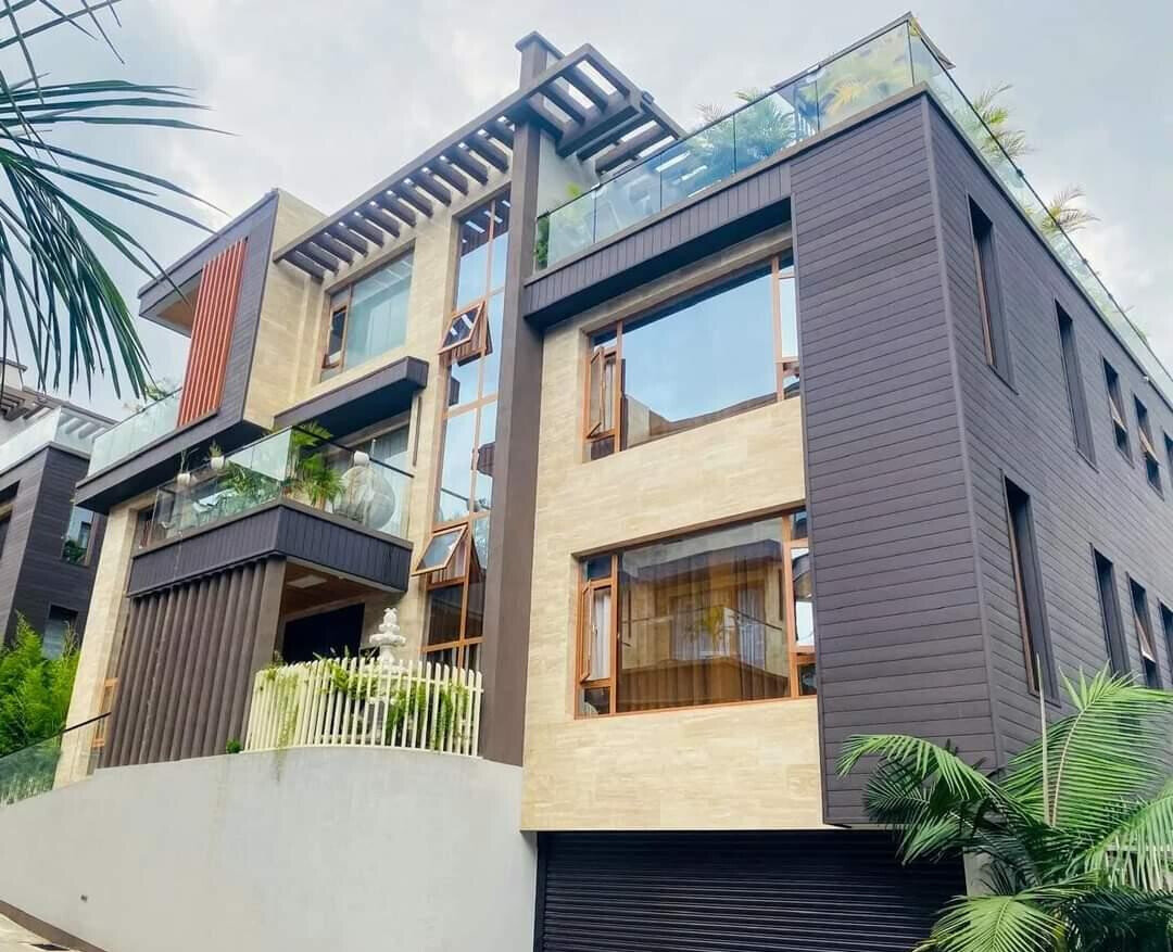 6-Ensuite Townhouse with Panic Room & Smart Curtains - Lavington