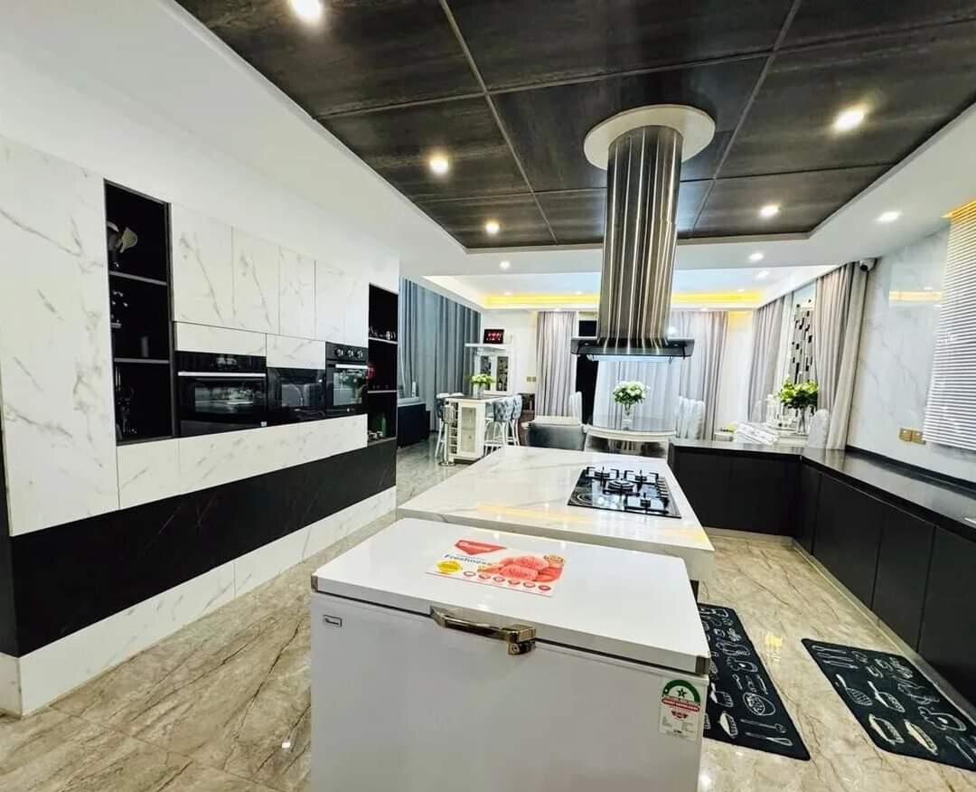 6-Ensuite Townhouse with Panic Room & Smart Curtains - Lavington