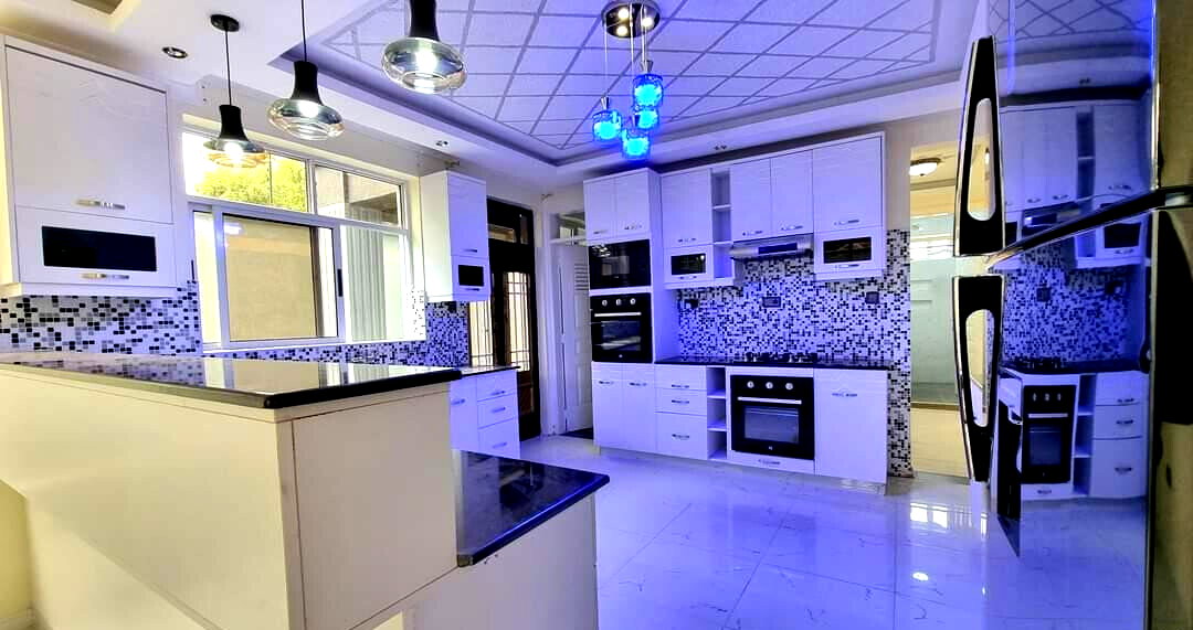 3BR Townhouse with Electric Fireplace & Study - Olkeri, Ngong