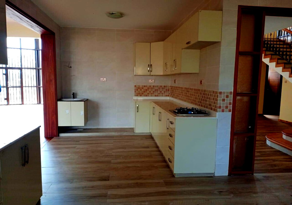 5BR Townhouse with Study & Fireplace - Runda