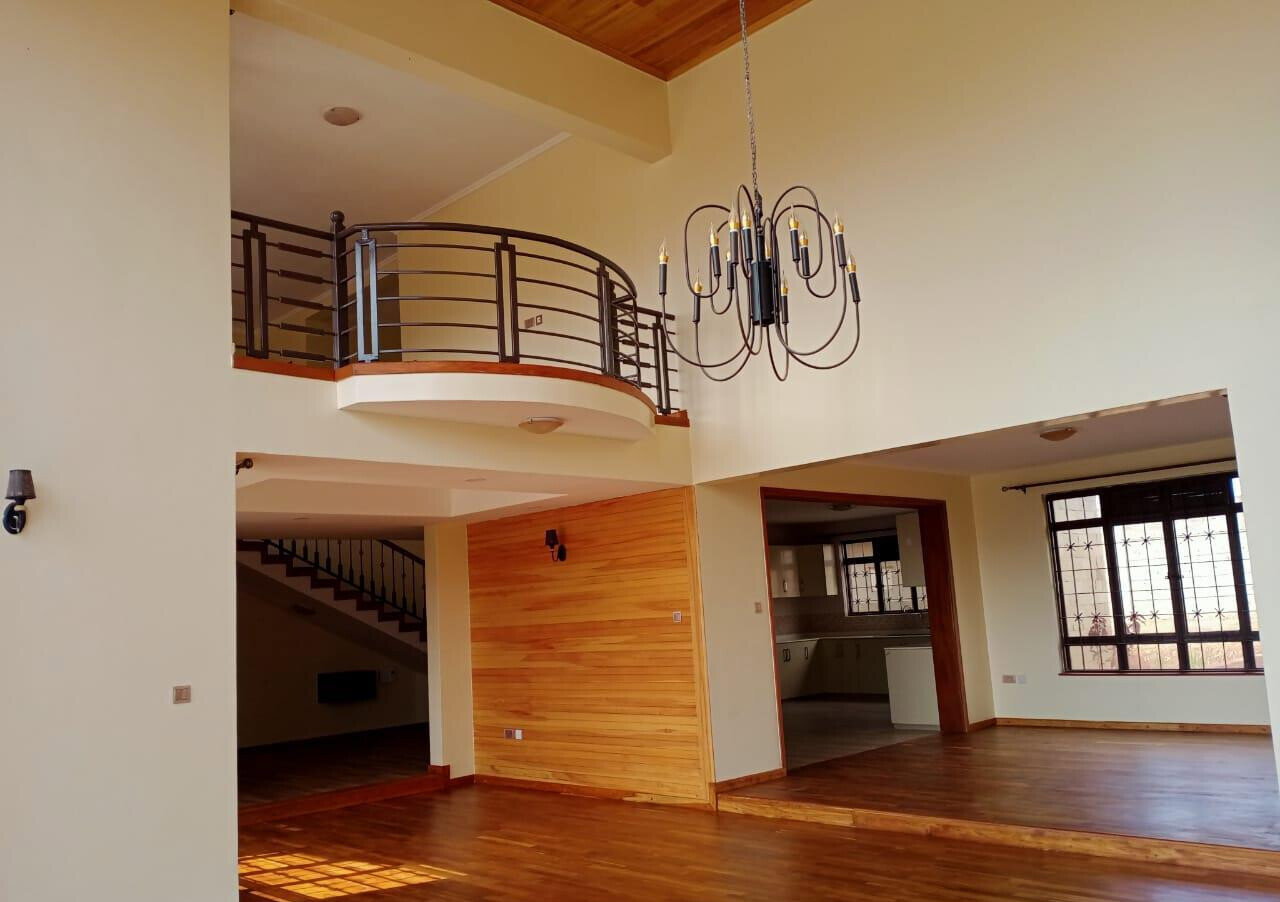 5BR Townhouse with Study & Fireplace - Runda