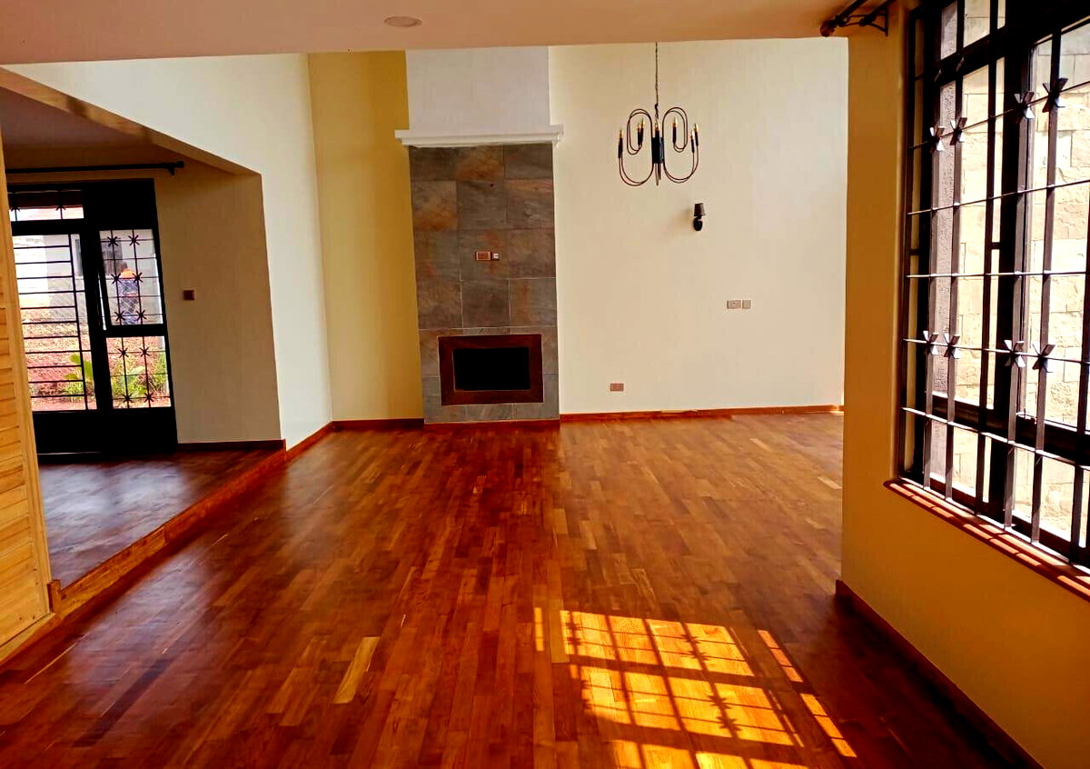 5BR Townhouse with Study & Fireplace - Runda