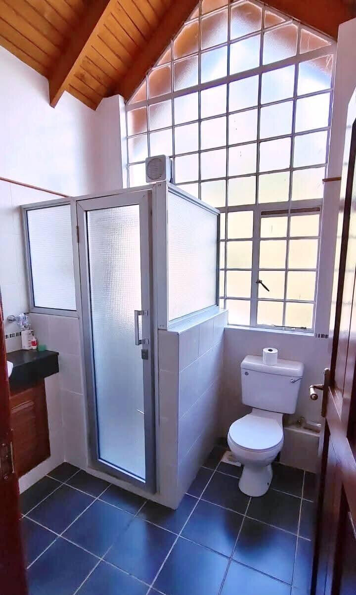 5-Ensuite Townhouse with Home Office & Pool Access - Lower Kabete