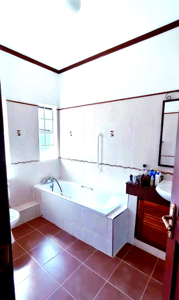 5-Ensuite Townhouse with Home Office & Pool Access - Lower Kabete