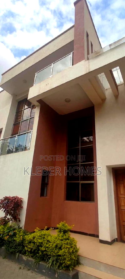 5bdrm Villa in Lavington for sale - Image 1