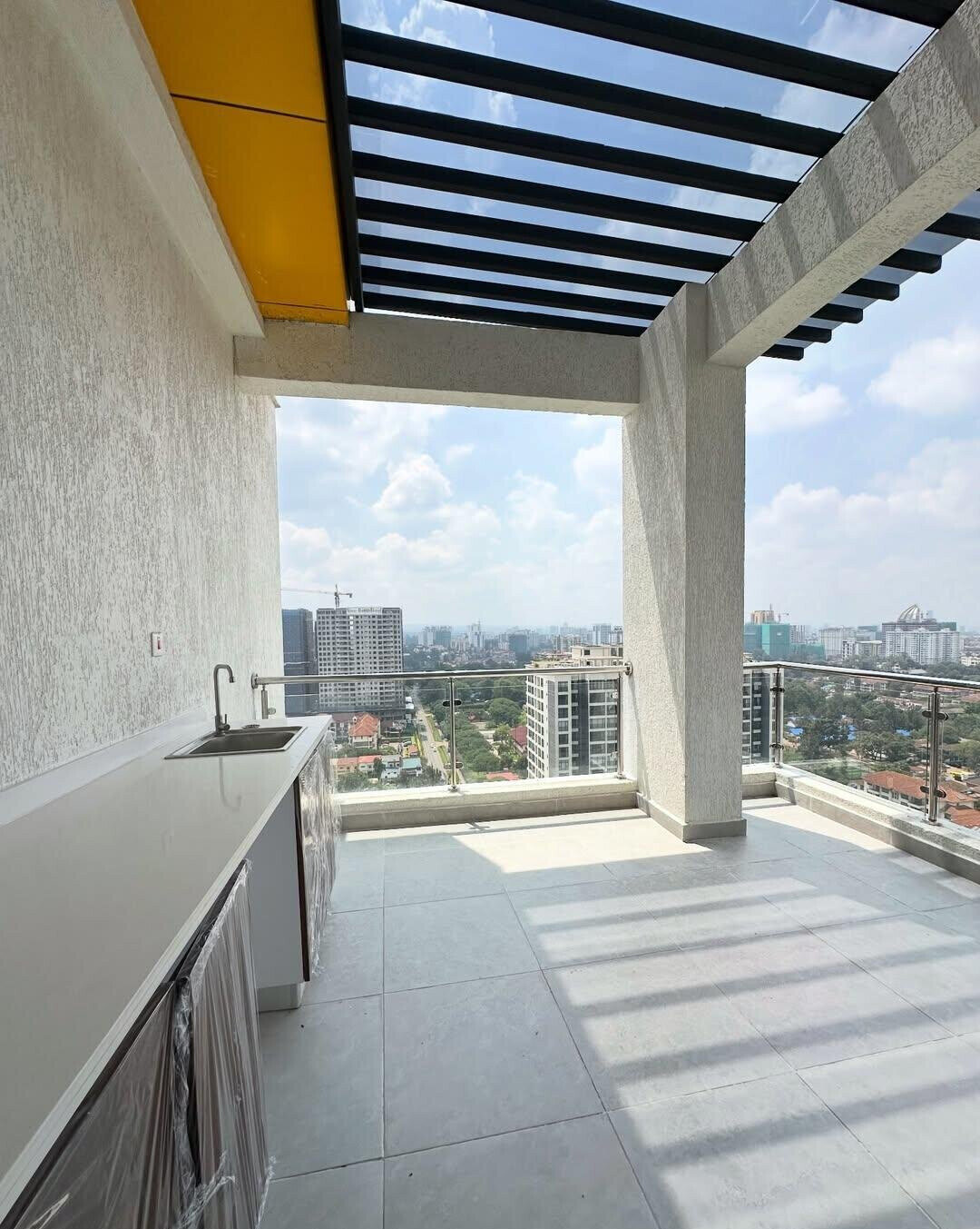 5-Bed Penthouse with Heated Pool & DSQ - Kilimani