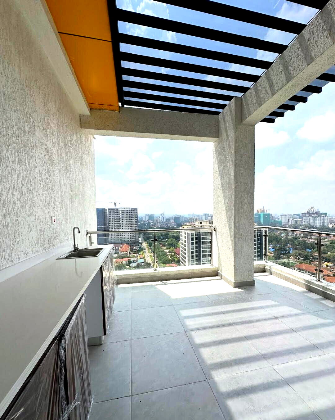5-Bed Penthouse with Heated Pool & DSQ - Kilimani