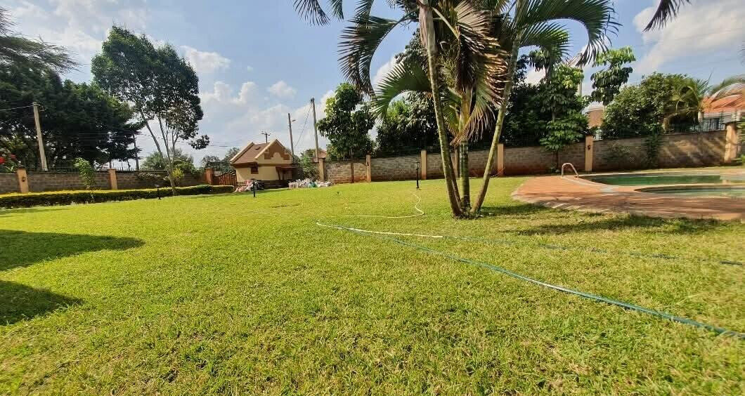 5BR All-Ensuite Townhouse with Pool & DSQ on Half Acre - Old Runda