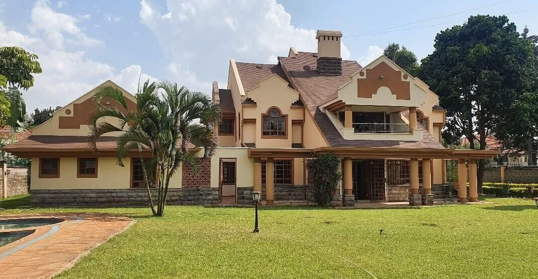 5BR All-Ensuite Townhouse with Pool & DSQ on Half Acre - Old Runda