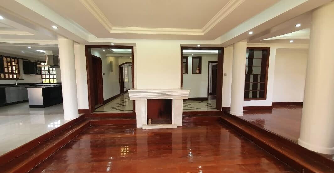 5BR All-Ensuite Townhouse with Pool & DSQ on Half Acre - Old Runda