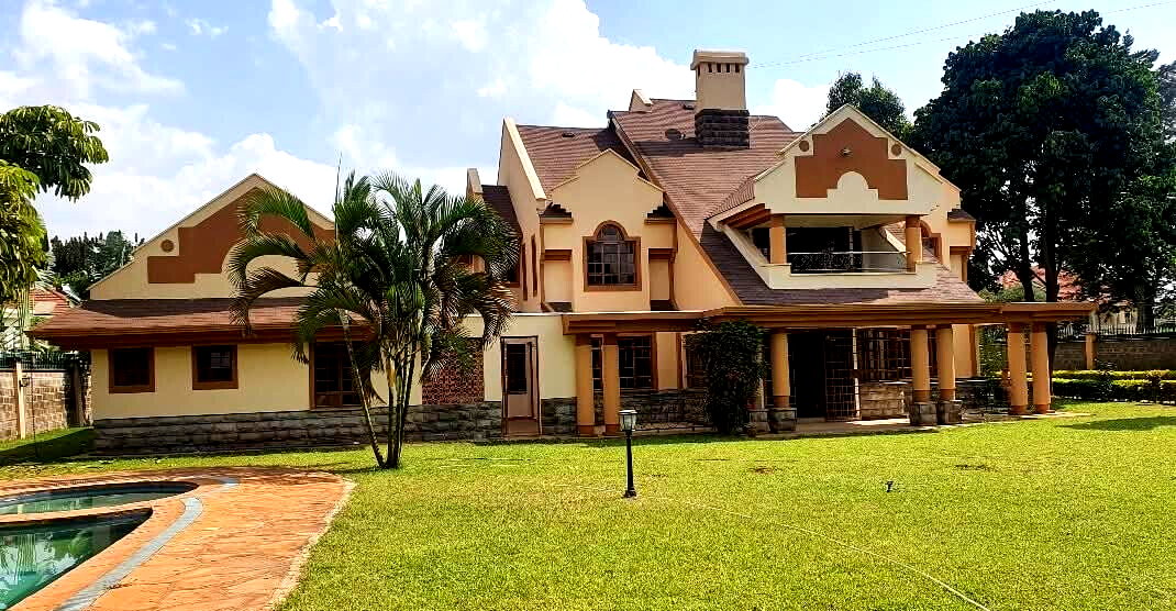 5BR All-Ensuite Townhouse with Pool & DSQ on Half Acre - Old Runda