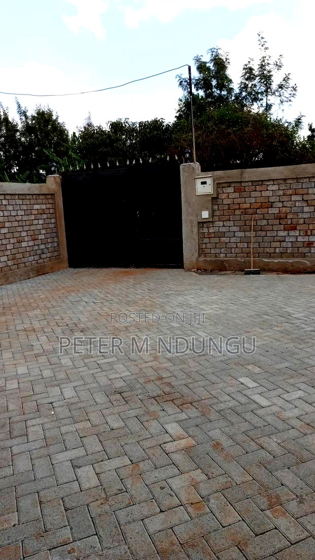 4bdrm Maisonette in Gachororo for sale