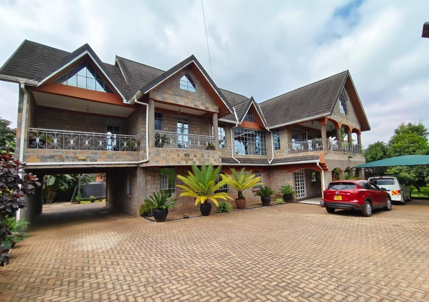5 En-Suite Villa with Pool & Office on ½ Acre - Kitisuru
