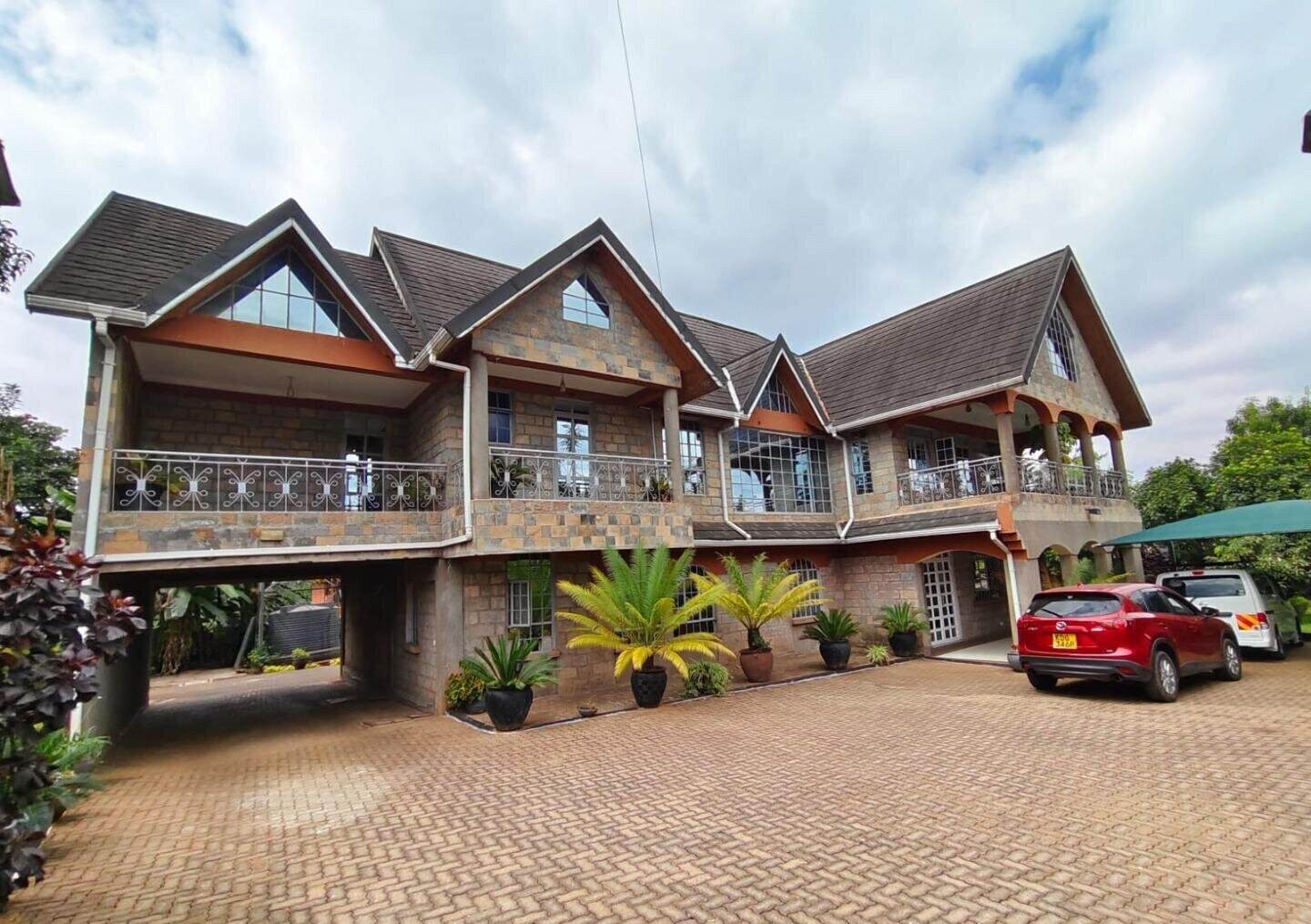 5 En-Suite Villa with Pool & Office on ½ Acre - Kitisuru