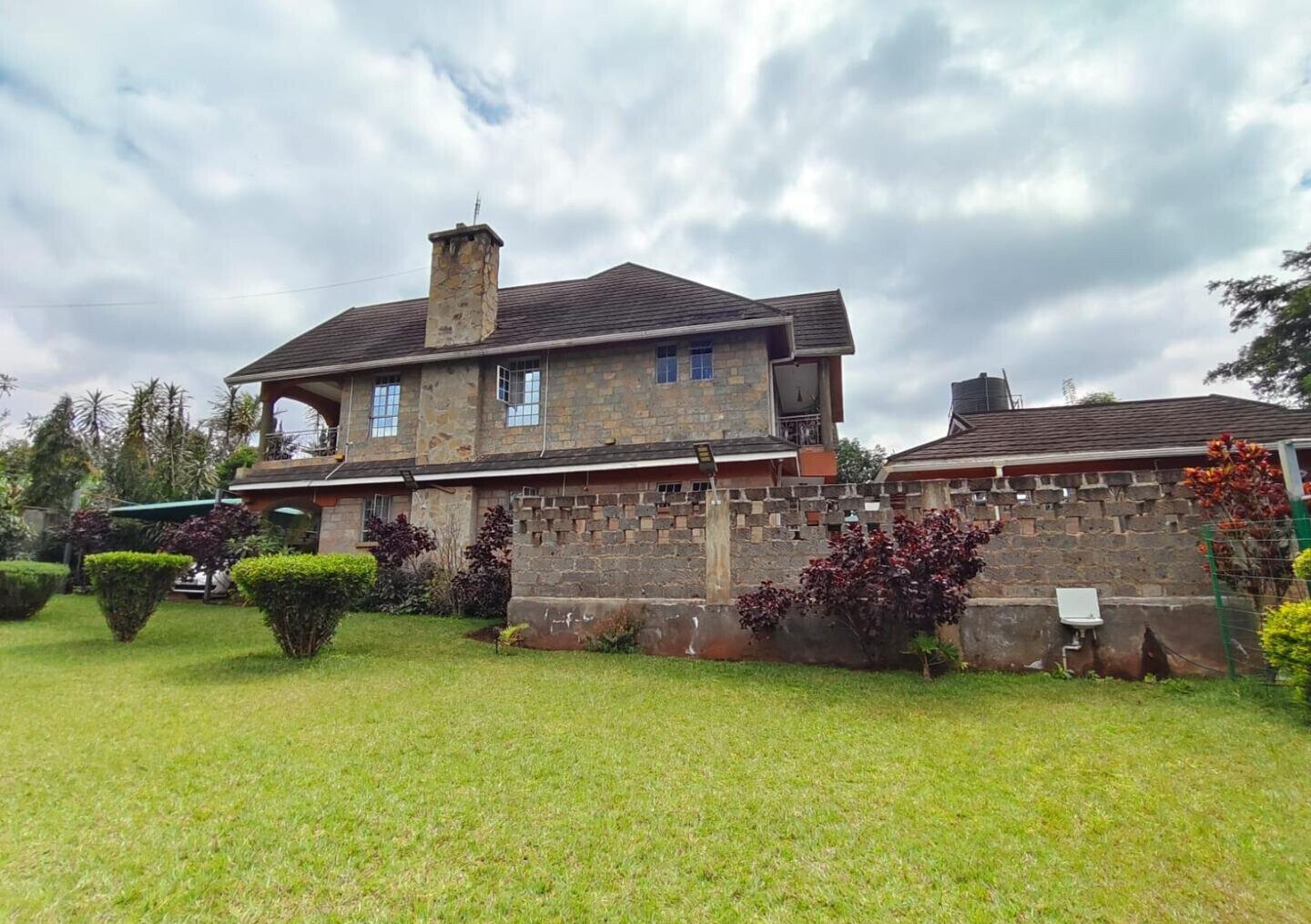 5 En-Suite Villa with Pool & Office on ½ Acre - Kitisuru