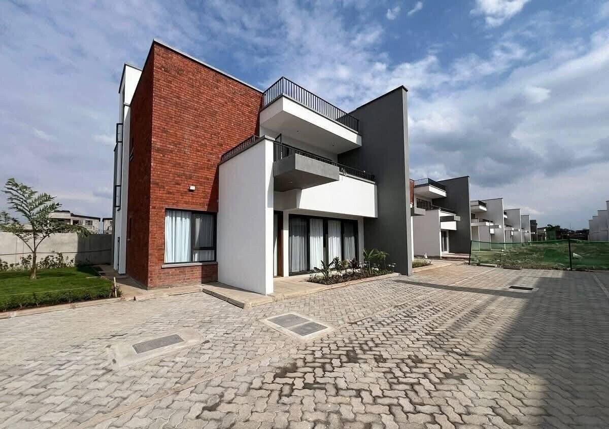 4BR Duplex & Triplex Townhouses with Pool & Gym – Langata