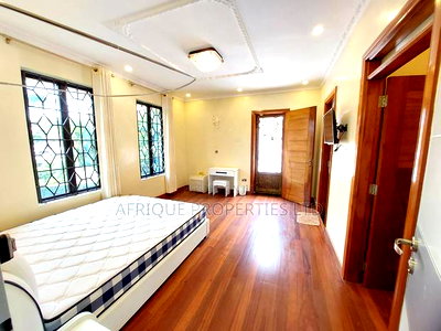 Furnished 5bdrm Mansion in Runda for sale - Image 11