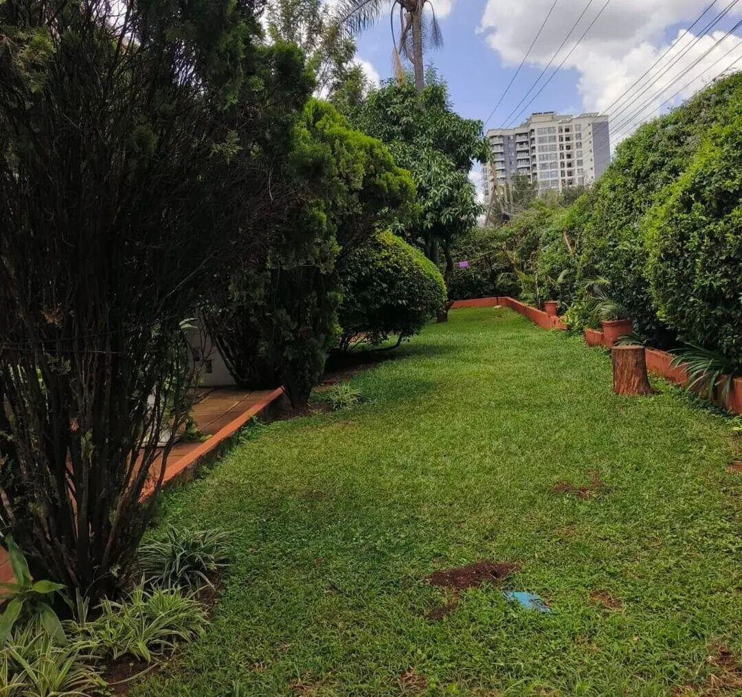 Corner Townhouse with Private Garden & DSQ - Kilimani
